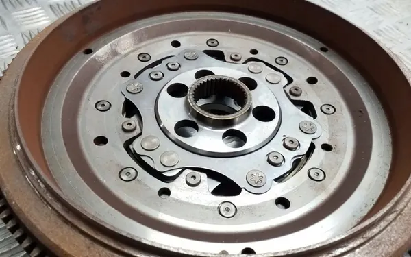 Kaksoismassaväkä DSG Audi Q3 11-15 2.0TDI 4x4 image 4