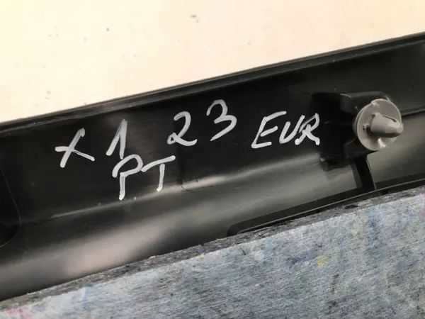 BMW OEM 9462356 Cubrepilar Derecho Trasero Usado image 3