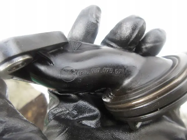 Separador de óleo Porsche OEM 99610707557 Usado image 3