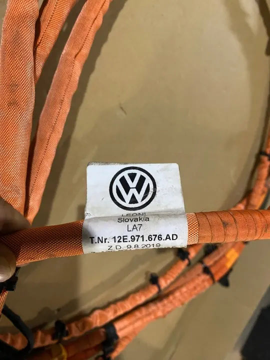 VW Audi OEM 12E971676AD Ladebuchse Gebraucht image 5