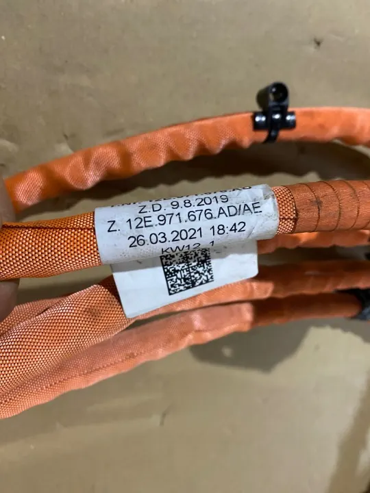 VW Audi OEM 12E971676AD Ladebuchse Gebraucht image 6