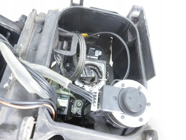 VW Passat B6 Vasemman Xenon Ajovalon 3C0941751G image 6