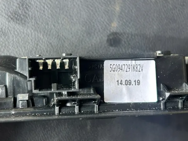 OEM 5G0947291K Plafonnier VW Arteon Noir 2017-2020 image 3