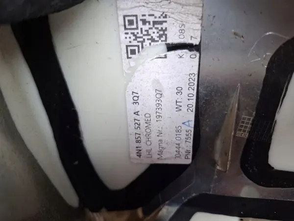 Audi S8 D5 2019-25 OEM 4N1857527A Spiegelabdeckung Chrom Links image 4
