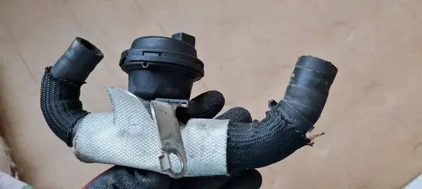 Vattenpumpventil A6 C7 4G 3.0 TFSI 06E819809D image 8