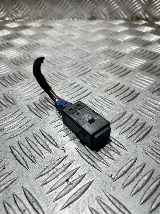 USB-pistorasia OEM 98638237ZD Opel Frontera C:lle image 2