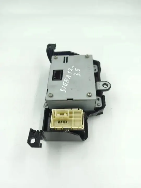 Toyota Sienna navigointinäyttö OEM 832900804000 image 2