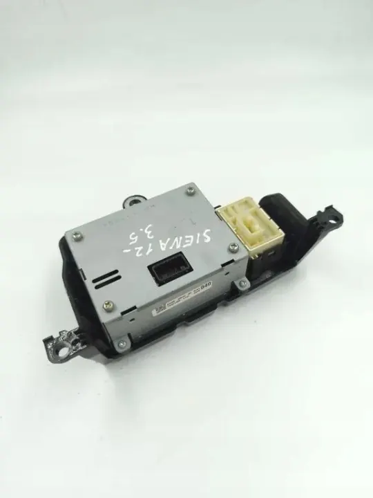 Toyota Sienna navigointinäyttö OEM 832900804000 image 5