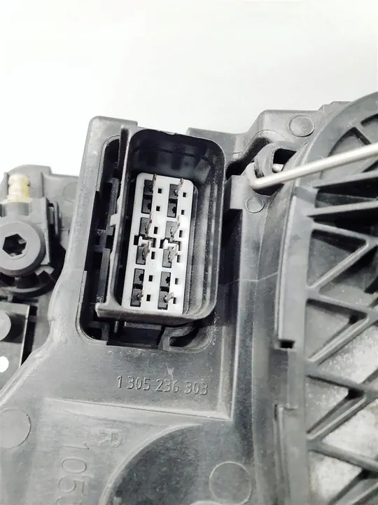 Volvo S40 II V50 Oikea Etuvalo 08-12 OEM image 10