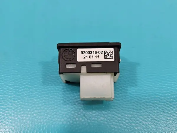 BMW F10 F11 Achterklepschakelaar 9200316-02 image 3