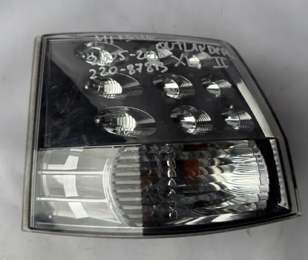 Luz trasera izquierda Mitsubishi Outlander 2019-2021 8330A997 image 8