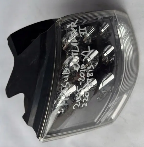 Luz trasera izquierda Mitsubishi Outlander 2019-2021 8330A997 image 9