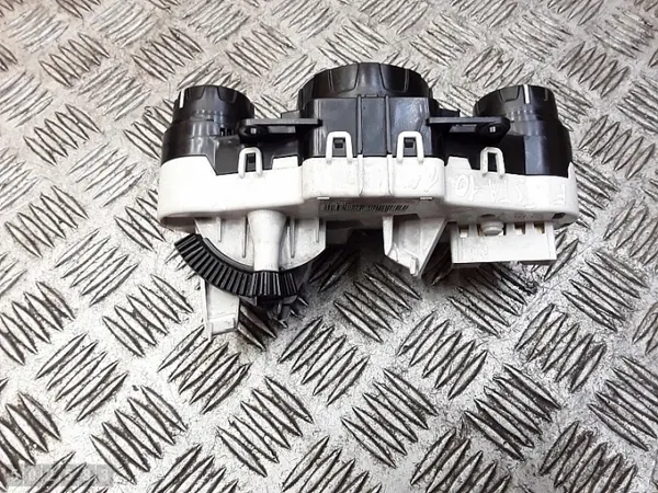 Module climatisation Ford Fiesta OEM 8a6118549ae image 3