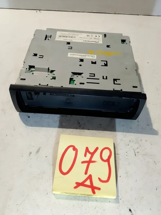 Radio Pioneer MVH-160UI para Toyota Corolla OEM image 2