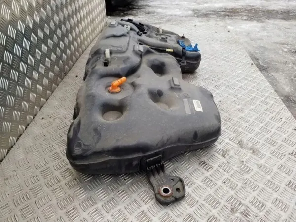 Volvo S90 Long T8 polttoainesäiliö OEM 31452884 image 5