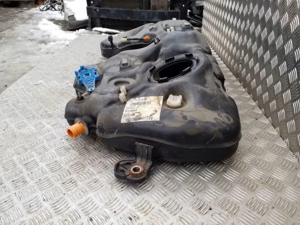 Volvo S90 Long T8 polttoainesäiliö OEM 31452884 image 6