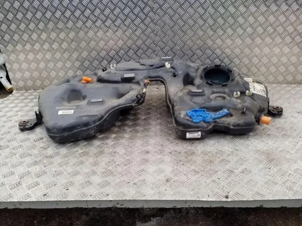 Volvo S90 Long T8 polttoainesäiliö OEM 31452884 image 8