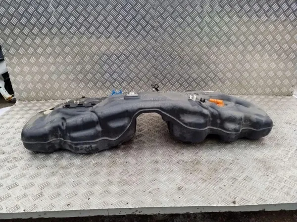 Volvo S90 Long T8 polttoainesäiliö OEM 31452884 image 9