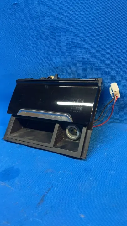 Aschenbecher OEM 3G1863284 A für VW Passat B8 Variant image 3