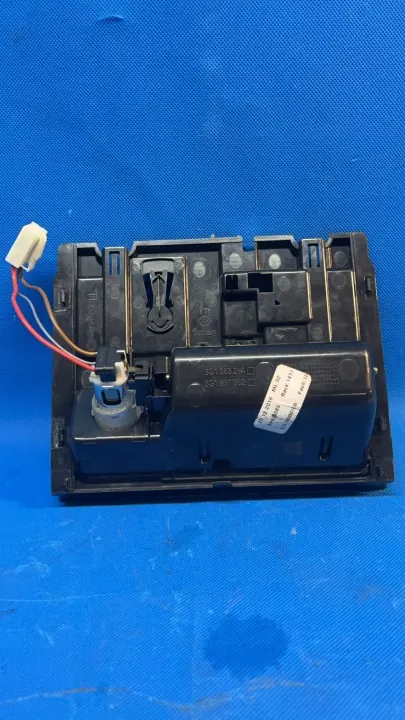 Aschenbecher OEM 3G1863284 A für VW Passat B8 Variant image 5