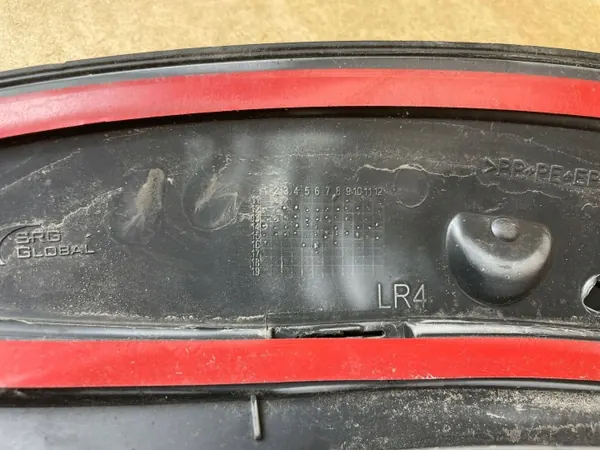 Linke Heck-Kompassleiste OEM 8K9853817A Audi A4 B8 image 7