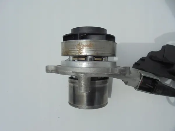 AUDI Q3 LIFT 2.0 TDI Vattenpump 04L109145 image 4