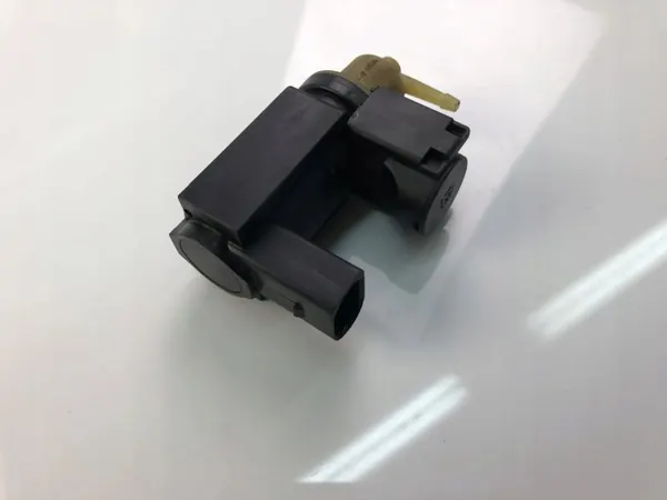 Válvula Solenoide Volvo XC60 OEM 14511852 Usada image 2
