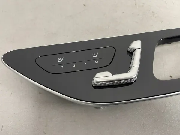 Käytetty etuistuimen säätölohko oikea Mercedes EQS image 3
