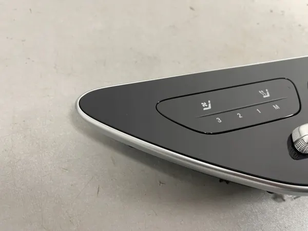 Käytetty etuistuimen säätölohko oikea Mercedes EQS image 4