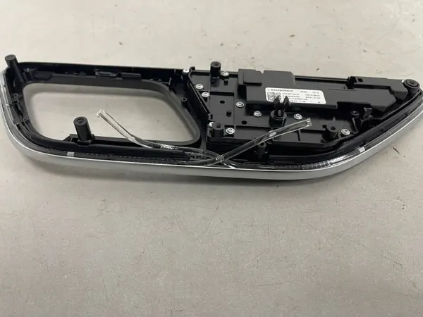 Käytetty etuistuimen säätölohko oikea Mercedes EQS image 7