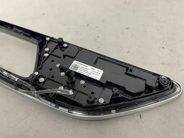 Käytetty etuistuimen säätölohko oikea Mercedes EQS image 8