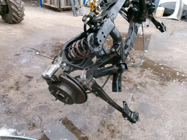 Toyota Rav4 IV 13-18 Hybrid Bakaxel Upphängning OEM image 3