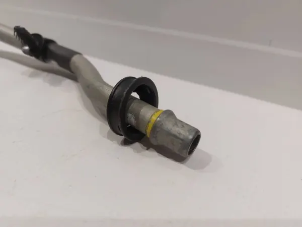 Conduit de refroidisseur d'huile Chevrolet Camaro OEM 84206391 image 6