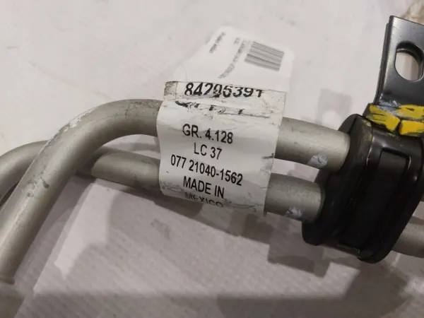 Conduit de refroidisseur d'huile Chevrolet Camaro OEM 84206391 image 7