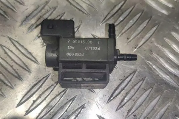 Electromagnetic Valve VOLVO V50 2.4L Diesel 2008 OEM 8699233 image 2