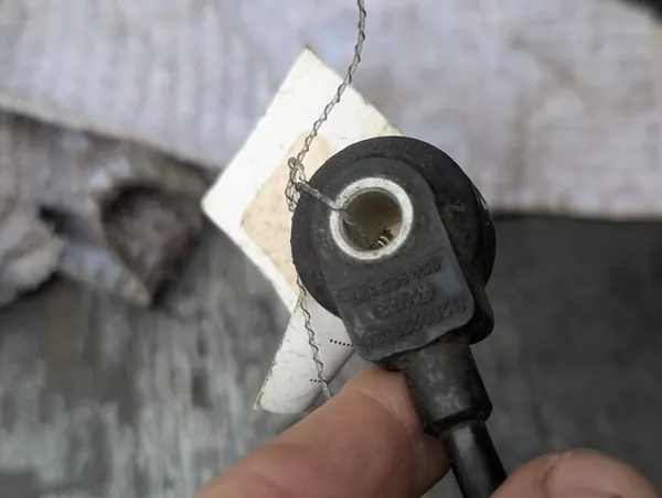 Sensor de batida VW Golf 1 Audi 054905377 image 2