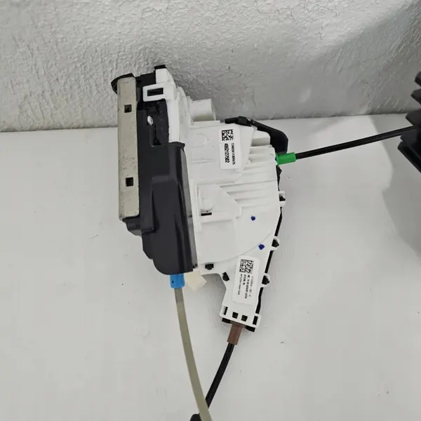 OEM 161433500D Tesla Dörrlåsaktuator Höger Bak image 6
