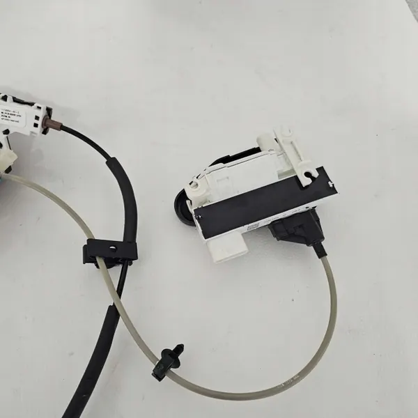 OEM 161433500D Tesla Dörrlåsaktuator Höger Bak image 9