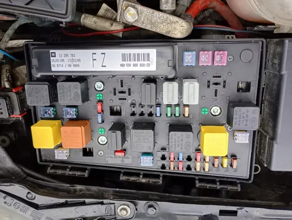 Opel Astra H sulakekotelo OEM MM-0203-29 1.7 CDTI image 3
