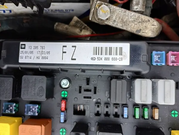 Opel Astra H sulakekotelo OEM MM-0203-29 1.7 CDTI image 4