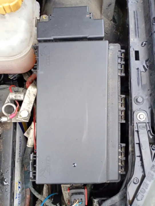 Opel Astra H sulakekotelo OEM MM-0203-29 1.7 CDTI image 5