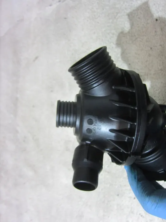 BMW OEM 7598865 Alojamento do Termóstato para X5 F15 F16 image 3