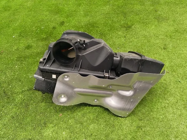 BMW Z4 G29 Ilmansuodinkotelo OEM 8662589 image 2