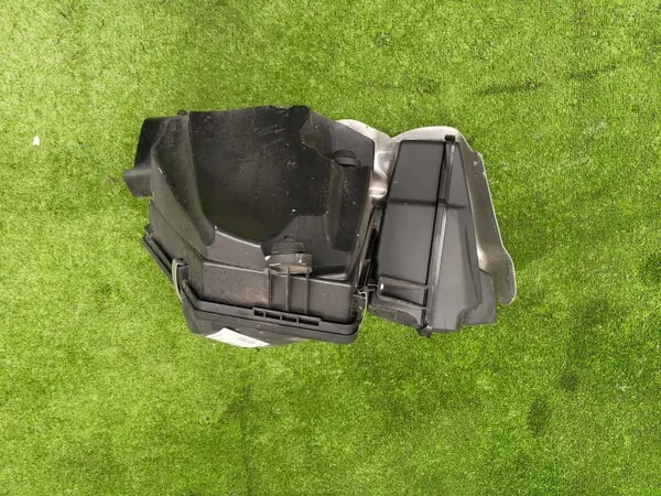 BMW Z4 G29 Ilmansuodinkotelo OEM 8662589 image 3