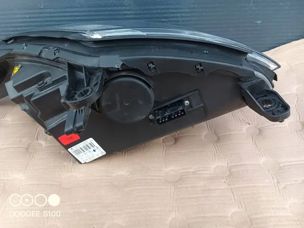 Citroen C6 06- Farol Esquerdo Xenon OEM 0301221281 image 2