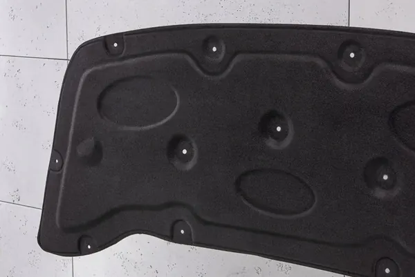 Isolamento del cofano Mercedes-Benz A-Class image 5