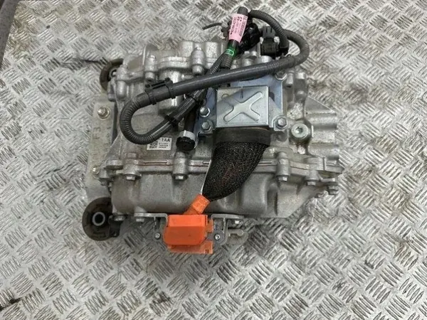 Achterste verkleiner TOYOTA 1AA226 2.5L hybride 144kW 2022 image 2