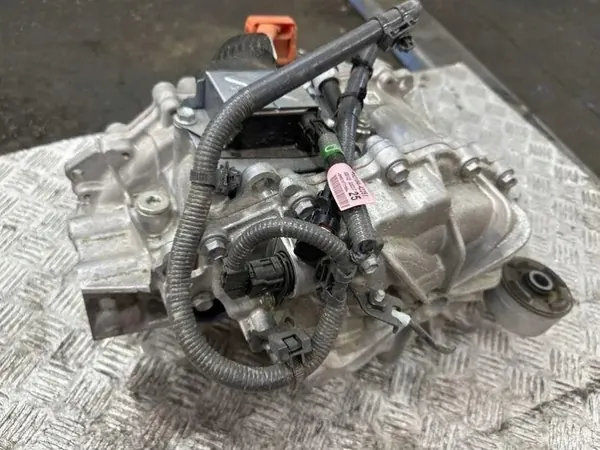 Achterste verkleiner TOYOTA 1AA226 2.5L hybride 144kW 2022 image 4
