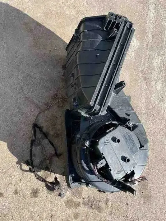 Lämmitysydin Audi A6 Avant OEM 1737080701 - 2.0L Diesel image 2