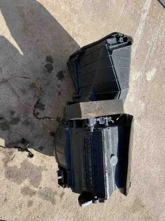 Lämmitysydin Audi A6 Avant OEM 1737080701 - 2.0L Diesel image 3
